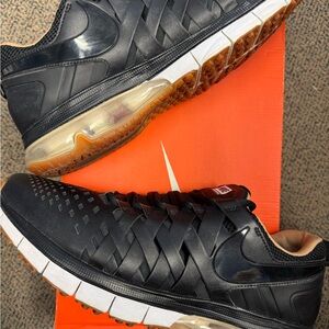 Nike Fingertrap Max Premium- Men's Black Woven-Style Air Cushion Sneakers
